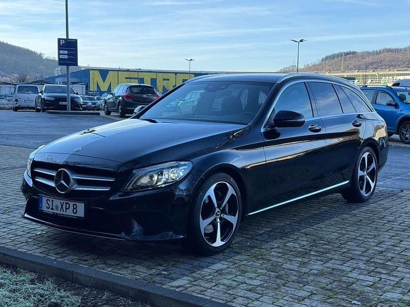 Schwarz Gebraucht 2019 Mercedes C220 Kombi | 25.999 € (Fairer Preis) - Bild 1/4