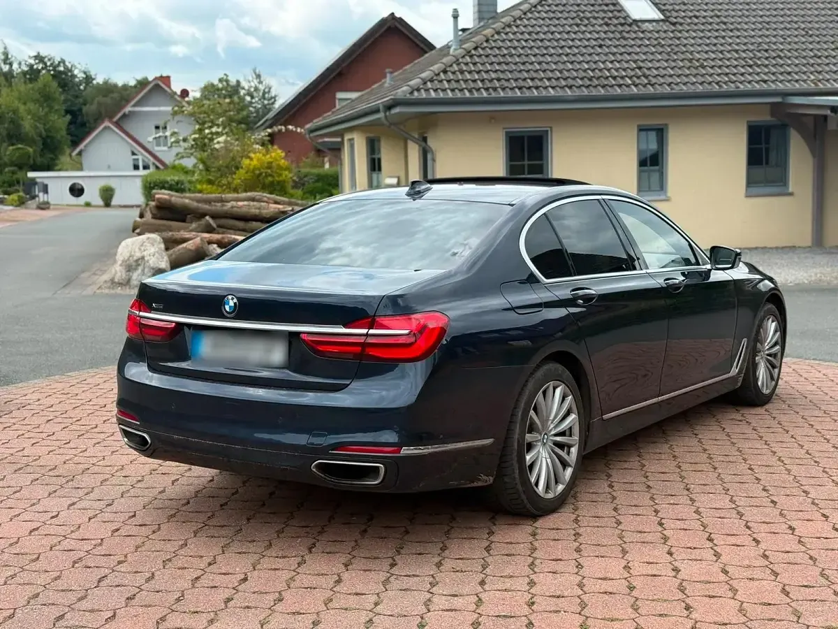 Gebraucht BMW 730 265 PS (194 kW) 2015 Blau Limousine