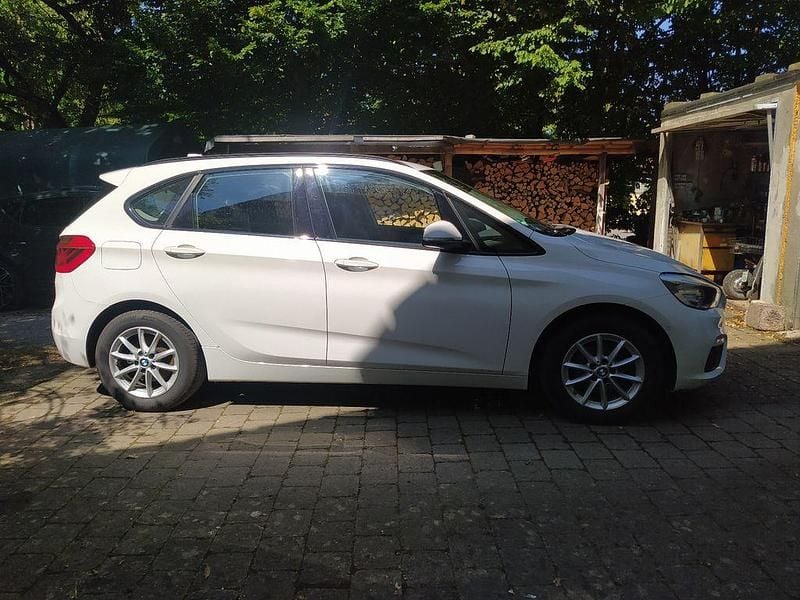 Weiß Gebraucht 2017 BMW 218 Active Tourer Advantage Van / Kleinbus | 15.000 € (Guter Preis) - Bild 1/4