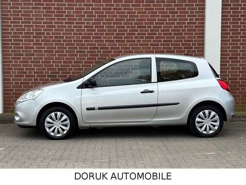 Używany Renault Clio III Expression 75 KM (55 kW) 2009 Szary Hatchback