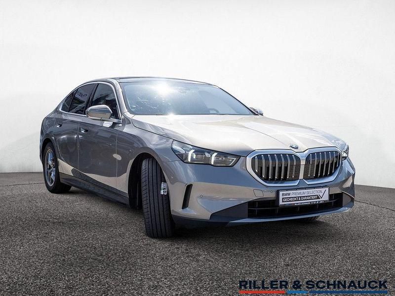 Gebraucht BMW 520 197 PS (144 kW) 2024 Grau Limousine