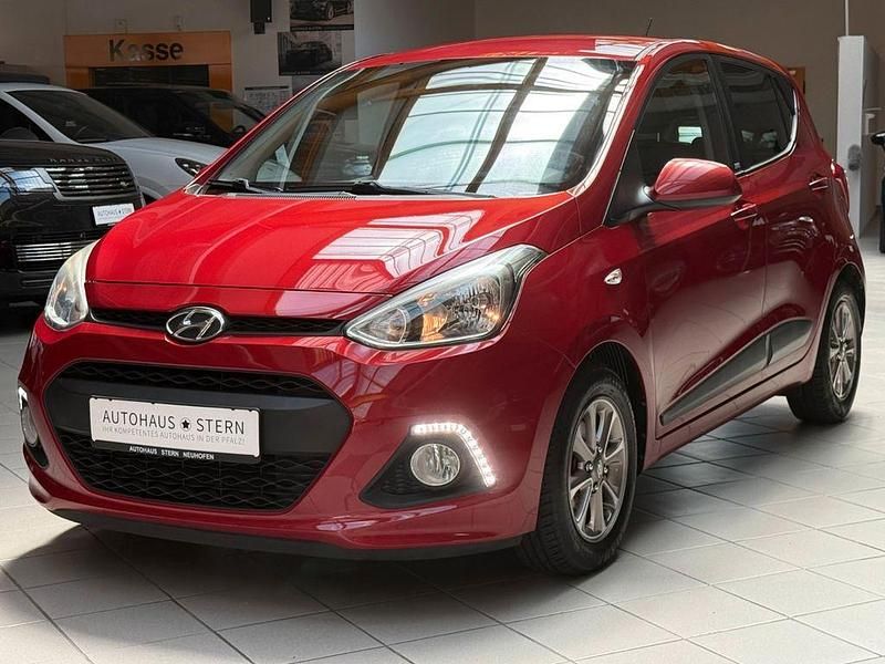 Rot Gebraucht 2016 Hyundai i10 Passion Kleinwagen | 8.990 € (Fairer Preis) - Bild 1/4