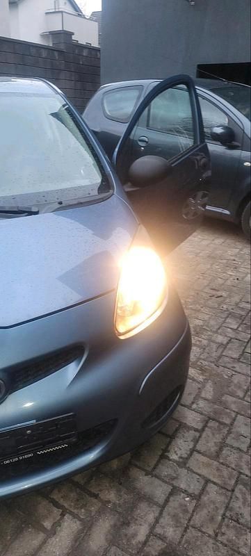 Gebraucht Toyota Aygo 69 PS (50 kW) 2011 Blau Kleinwagen