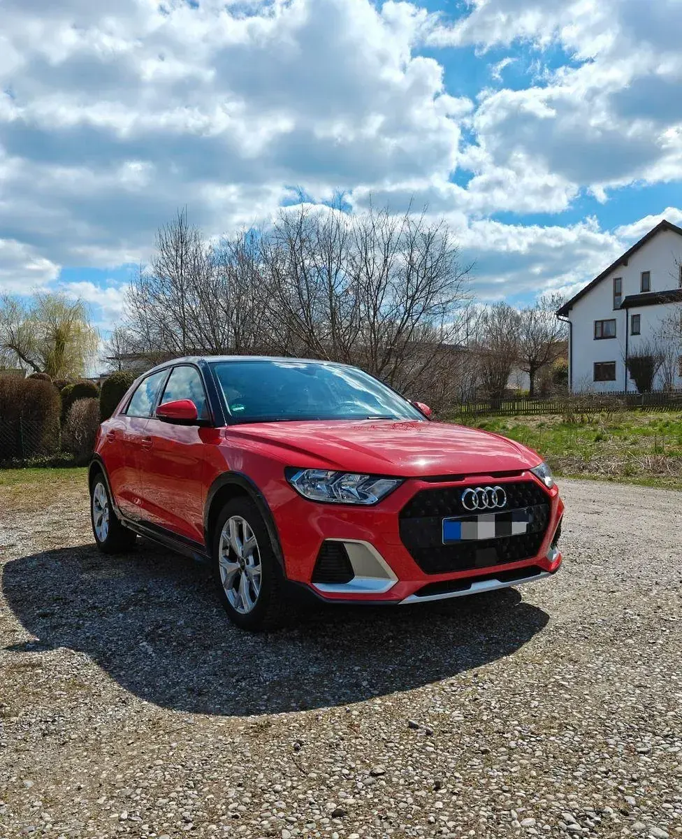 Gebraucht Audi A1 Ambiente 110 PS (80 kW) 2021 Rot SUV