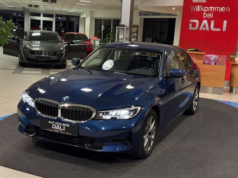 Blau Gebraucht 2022 BMW 320 Sport Line Limousine | 30.390 € (Fairer Preis) - Bild 1/4