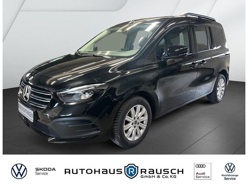 Schwarz Gebraucht 2023 Mercedes T180 Van / Kleinbus | 24.990 € (Guter Preis) - Bild 1/4