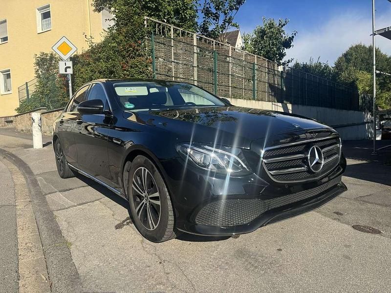 Schwarz Gebraucht 2020 Mercedes E200 Limousine | 29.500 € (Fairer Preis) - Bild 1/4