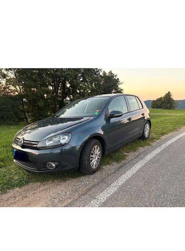 Blau Gebraucht 2010 VW Golf VI Comfortline Limousine | 6.600 € (Etwas zu teuer) - Bild 1/4