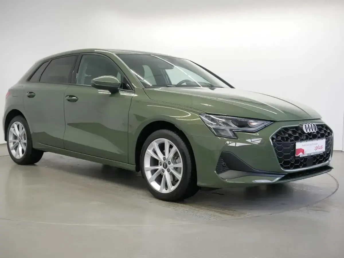 Gebraucht Audi A3 Ambiente 150 PS (110 kW) 2024 Distriktgrün metallic Limousine