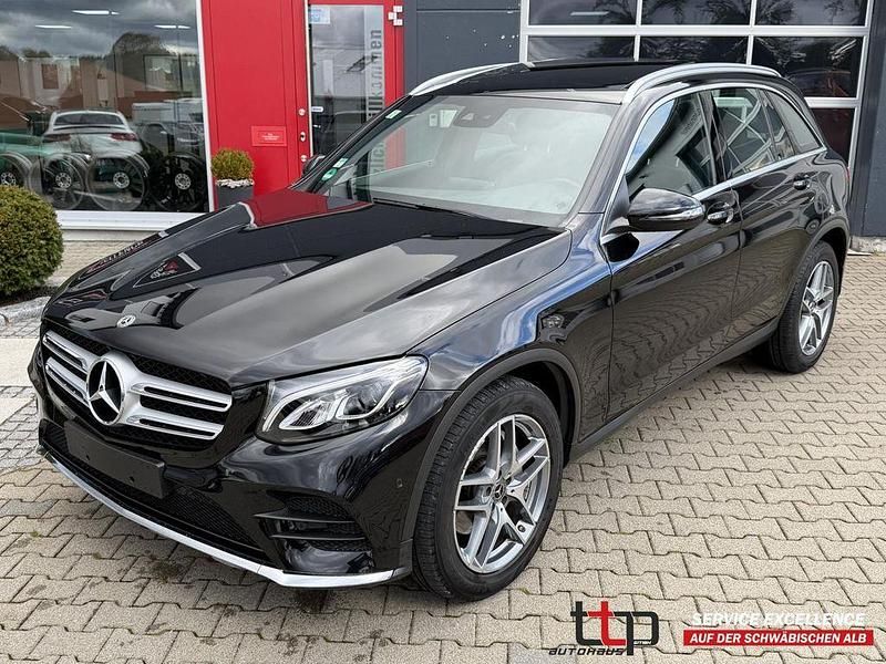 Obsidianschwarz metalliclack Gebraucht 2017 Mercedes GLC220 AMG SUV | 32.850 € (Fairer Preis) - Bild 1/4