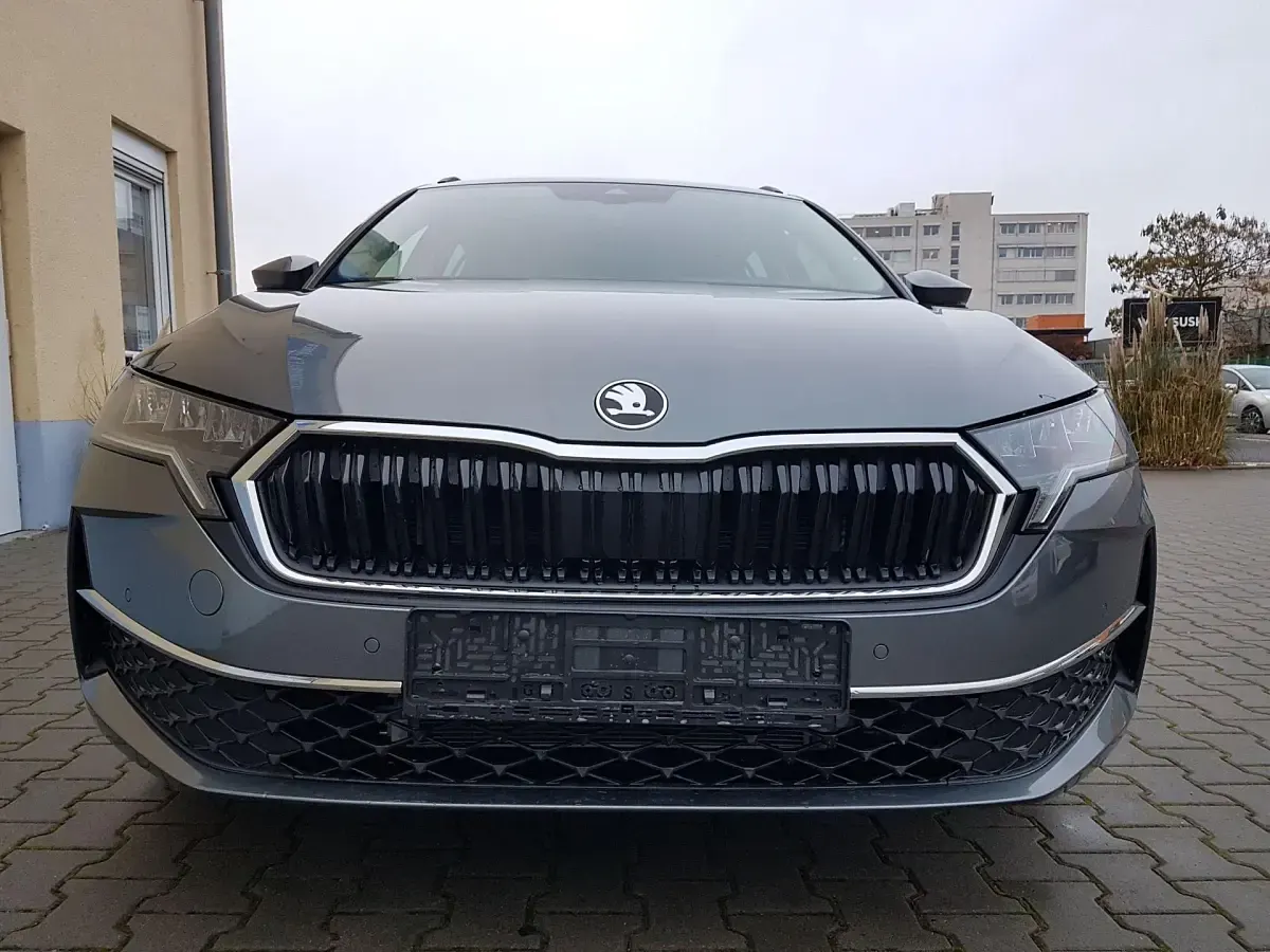 Neu Skoda Octavia 150 PS (110 kW) 2026 Grau metallic Kombi