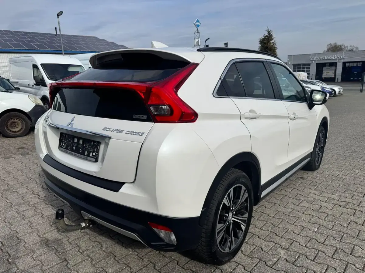 Używany Mitsubishi Eclipse Cross Top 148 KM (108 kW) 2019 Biały SUV