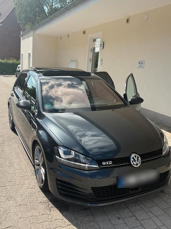 Grau Gebraucht 2015 VW Golf VII Sport Limousine | 15.800 € - Bild 1/4