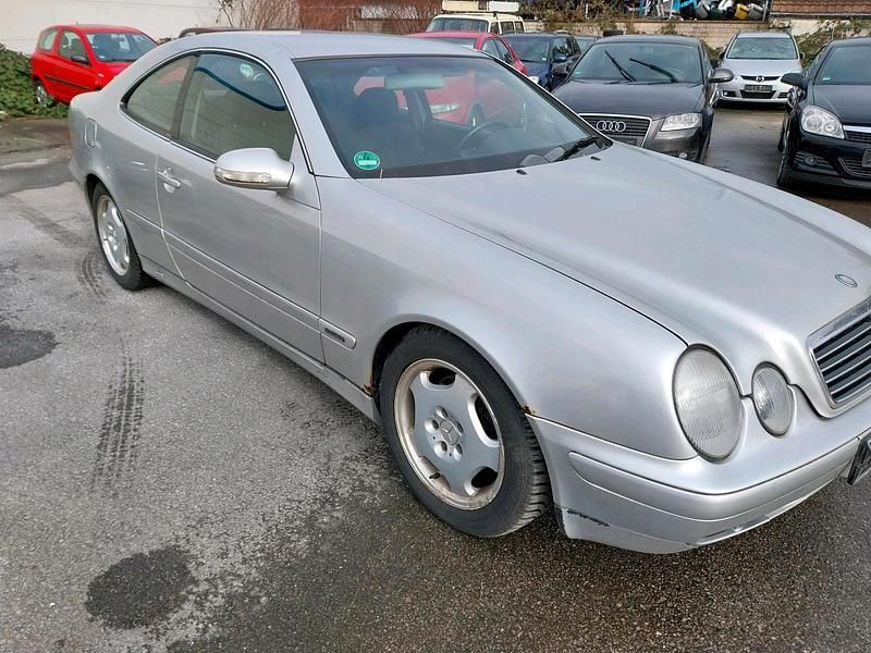 Gebraucht Mercedes CLK320 218 PS (160 kW) 2001 Silber Coupé