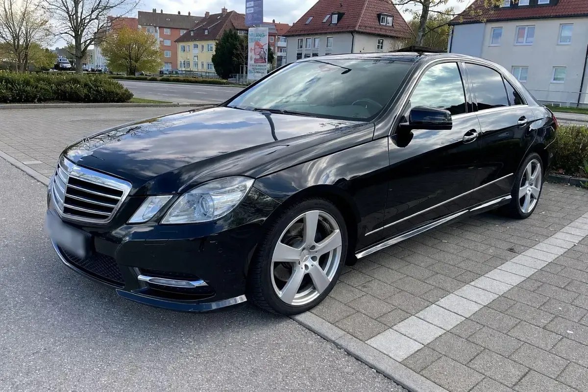Gebraucht Mercedes E200 184 PS (135 kW) 2012 Schwarz Limousine