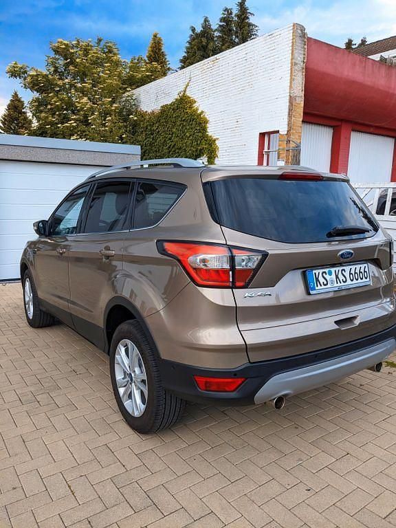 Gebraucht Ford Kuga Titanium 150 PS (110 kW) 2019 Beige SUV
