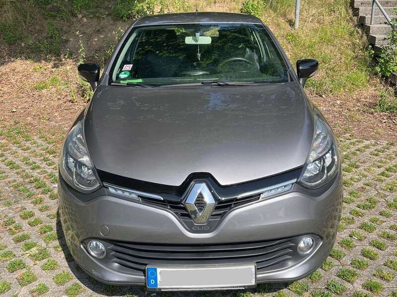 Grau Gebraucht 2014 Renault Clio IV Dynamique Limousine | 8.950 € (Fairer Preis) - Bild 1/4