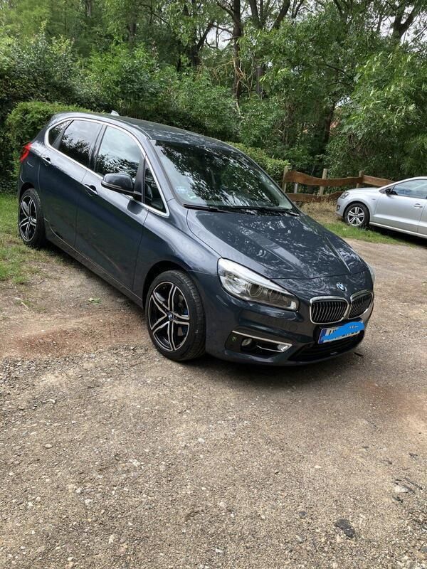 Grau Gebraucht 2017 BMW 220 Active Tourer Van / Kleinbus | 14.500 € (Guter Preis) - Bild 1/4