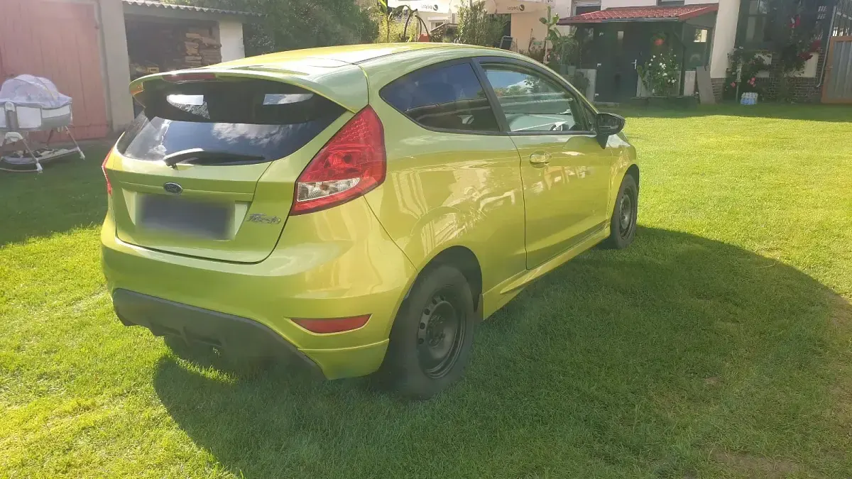 Gebraucht Ford Fiesta 82 PS (60 kW) 2010 Grün Kleinwagen