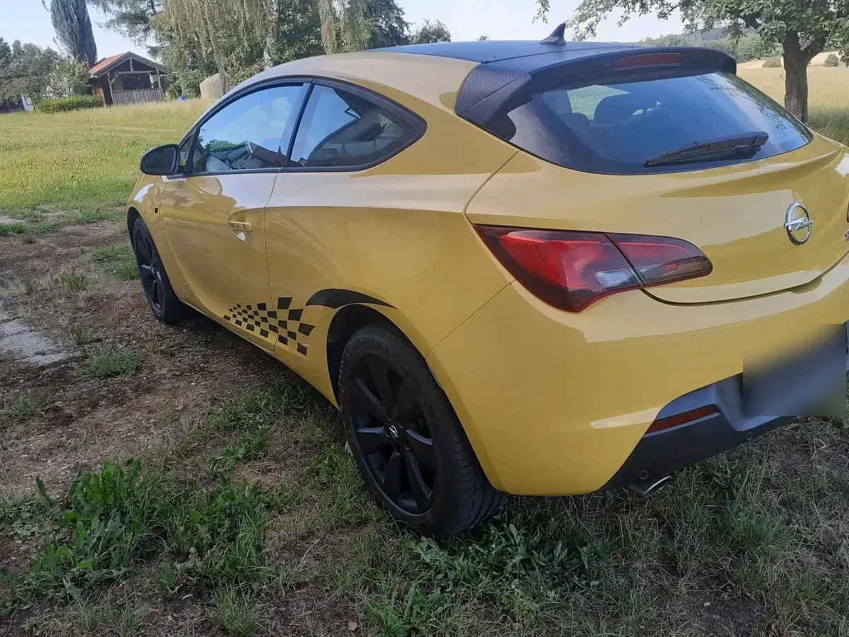 Gebraucht Opel Astra GTC 179 PS (131 kW) 2012 Gelb Coupé