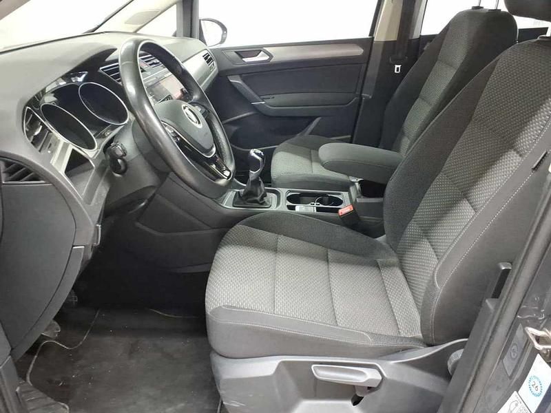 Gebraucht VW Touran Comfortline 122 PS (89 kW) 2021 Uranograu Van / Kleinbus