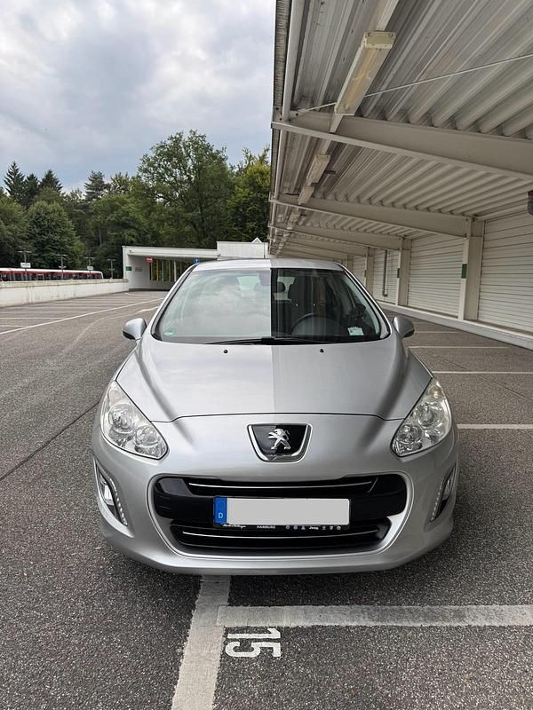Silber Gebraucht 2012 Peugeot 308 Kleinwagen | 4.150 € (Etwas zu teuer) - Bild 1/4