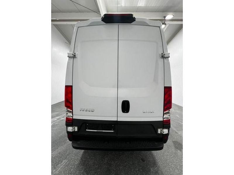 Second-hand Iveco Daily 156 CP (114 kW) 2023 Alb Van