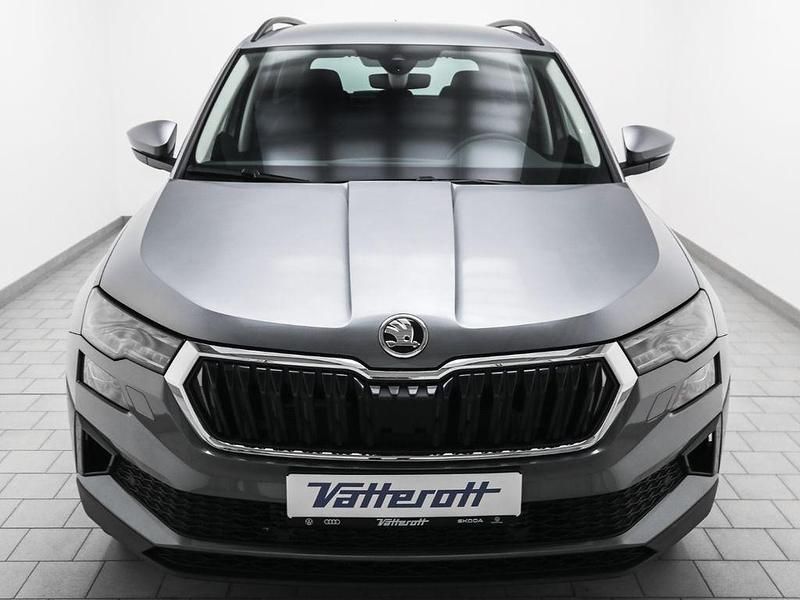Neu Skoda Karoq Tour 150 PS (110 kW) 2025 Grau SUV
