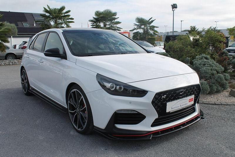 Weiß Gebraucht 2019 Hyundai i30 N Performance Limousine | 24.890 € (Fairer Preis) - Bild 1/4