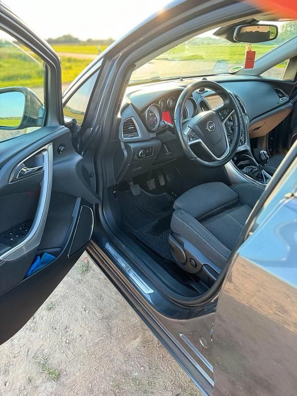 Gebraucht Opel Astra 162 PS (119 kW) 2012 Grau Kombi