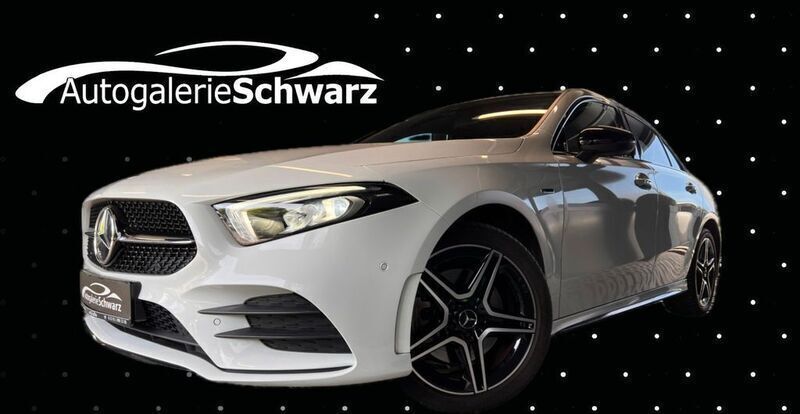 Weiß Gebraucht 2020 Mercedes CLA180 Shooting Brake AMG Kombi | 23.890 € (Fairer Preis) - Bild 1/3