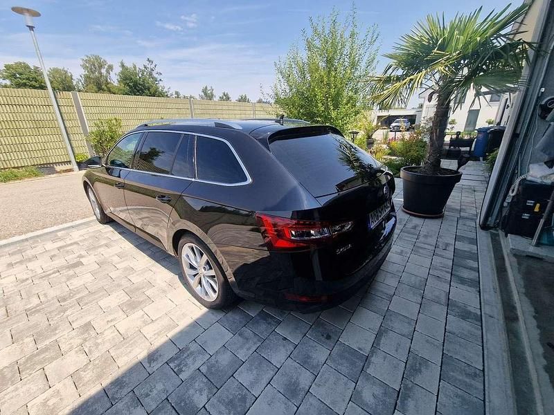 Schwarz Gebraucht 2017 Skoda Superb Style Kombi | 19.000 € (Fairer Preis) - Bild 1/4