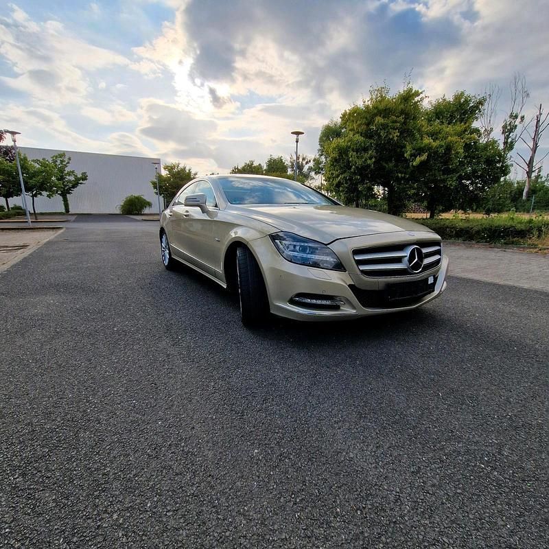 Gebraucht Mercedes CLS350 265 PS (194 kW) 2011 Gold Limousine