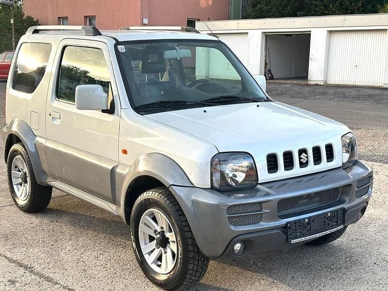 Weiß Gebraucht 2012 Suzuki Jimny Style SUV | 13.490 € (Fairer Preis) - Bild 1/4