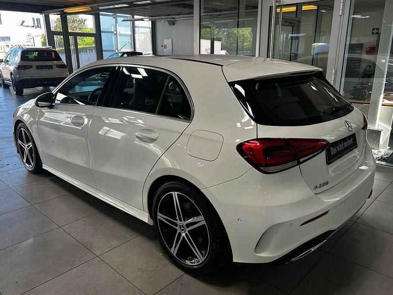 Gebraucht Mercedes A220 AMG line 190 PS (139 kW) 2018 Unilack polarweiß Limousine