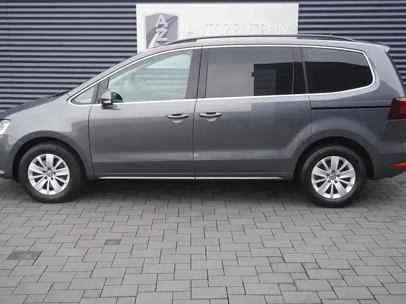 Gebraucht VW Sharan Comfortline 150 PS (110 kW) 2021 Indiumgrau metallic Van / Kleinbus