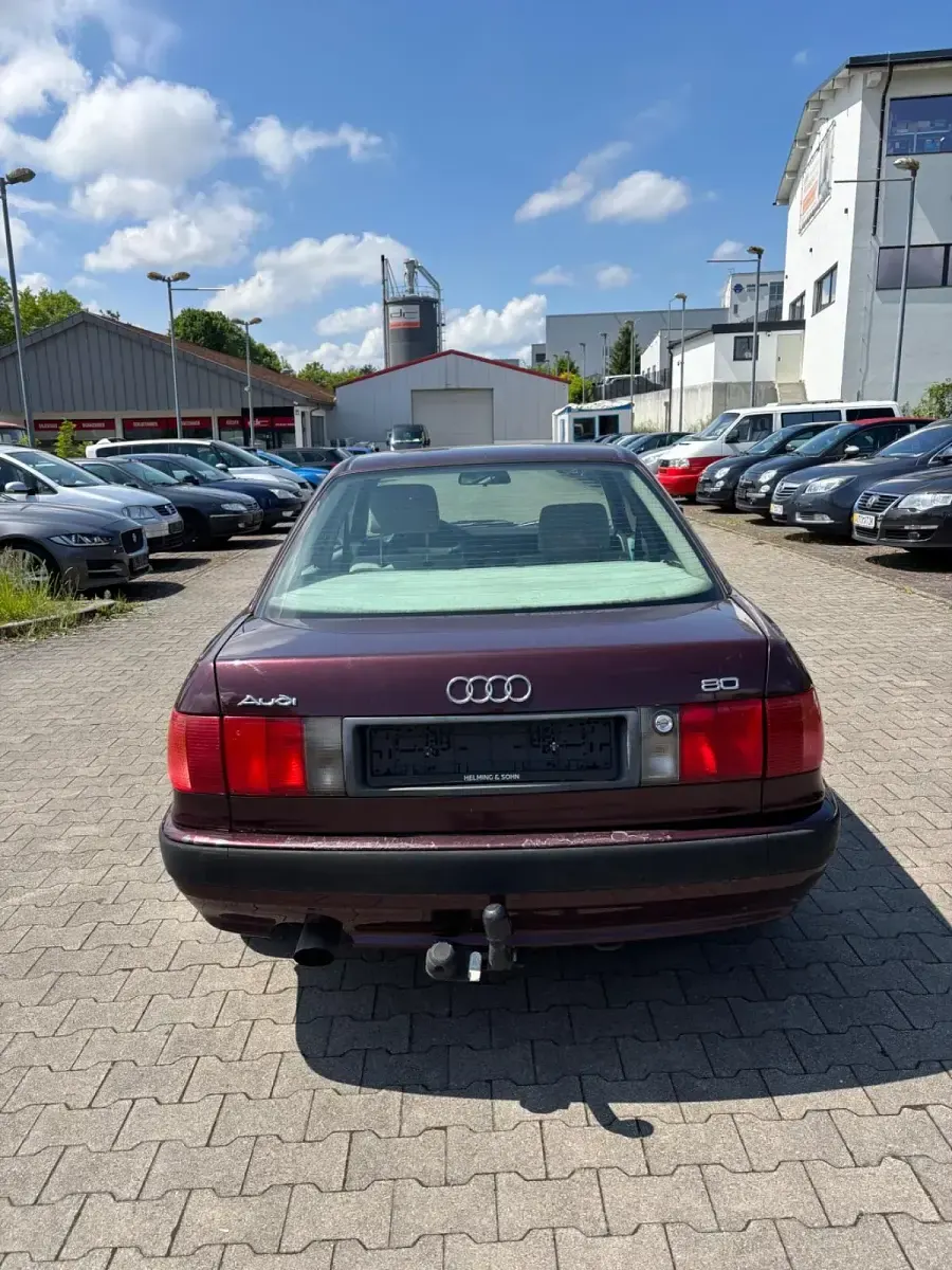Używany Audi 80 90 KM (66 kW) 1992 Czerwony Sedan/Limuzyna