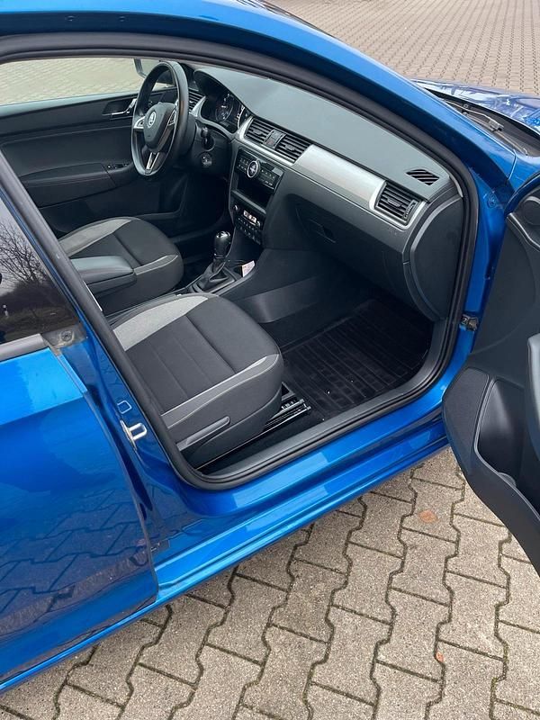 Gebraucht Skoda Rapid 90 PS (66 kW) 2016 Blau Kleinwagen