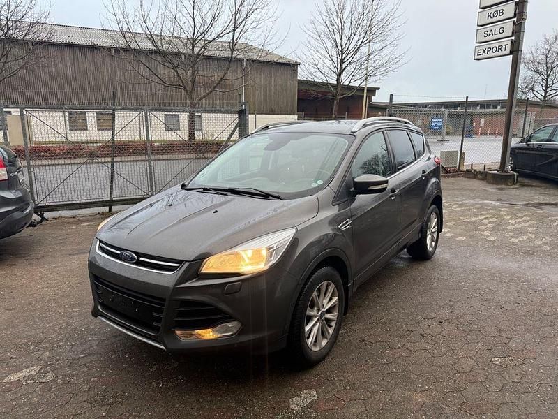 Gebraucht Ford Kuga Titanium 150 PS (110 kW) 2016 Grau SUV
