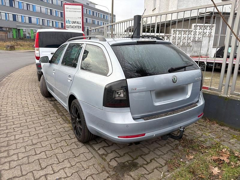Gebraucht Skoda Octavia 160 PS (117 kW) 2009 Blau Kombi