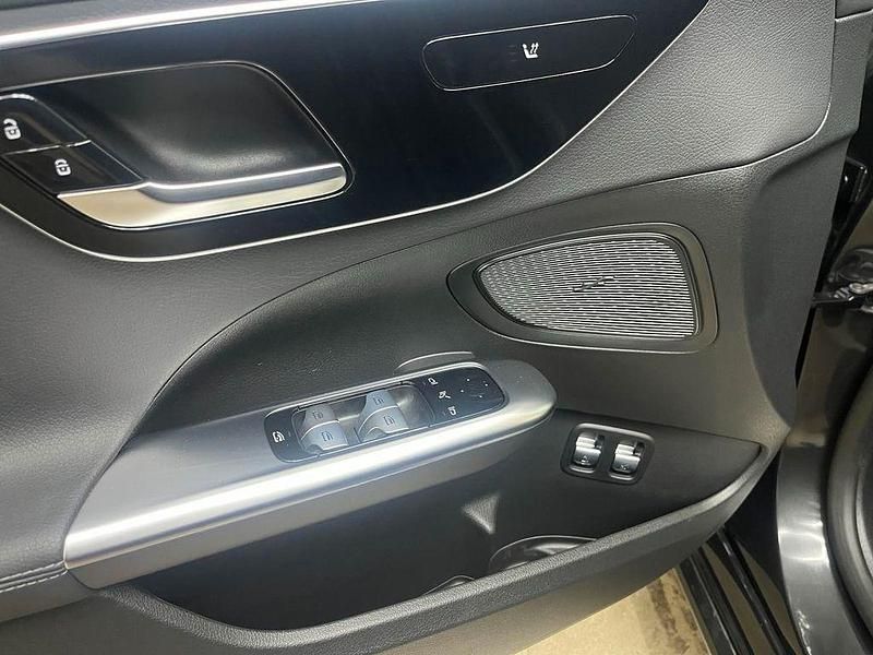 Gebraucht Mercedes C300e 313 PS (230 kW) 2024 Grau Limousine