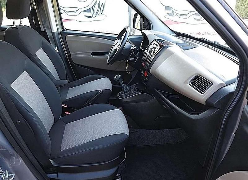 Gebraucht Opel Combo Selection 105 PS (77 kW) 2012 Grau Van / Kleinbus