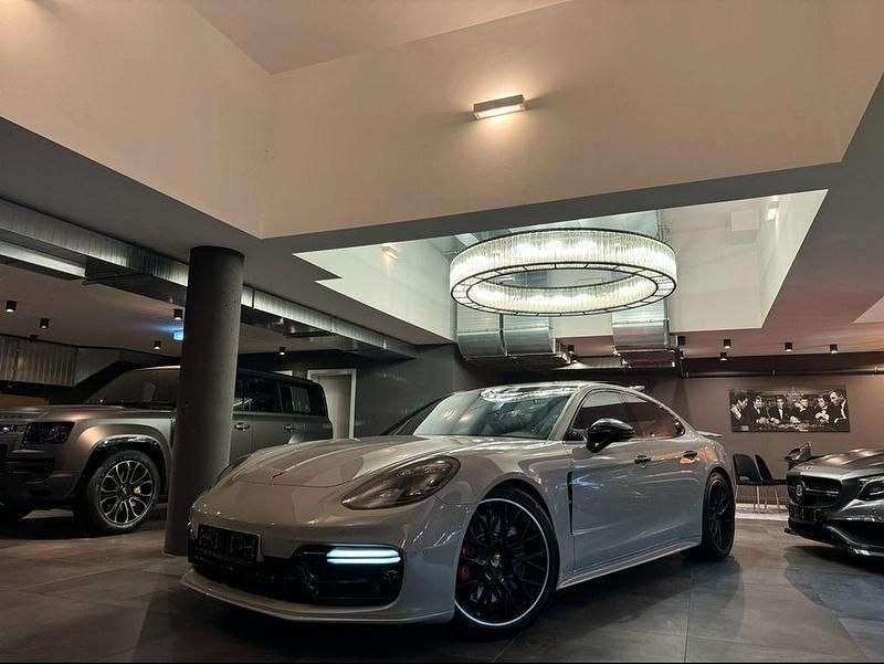 Grau Gebraucht 2017 Porsche Panamera Turbo Limousine | 82.777 € (Teuer) - Bild 1/4