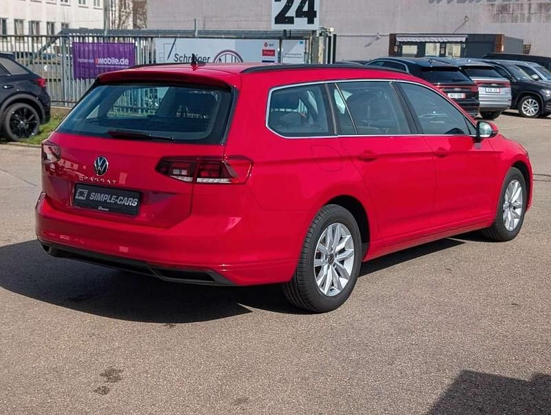 Second-hand VW Passat Business 122 CP (89 kW) 2023 Roșu Break