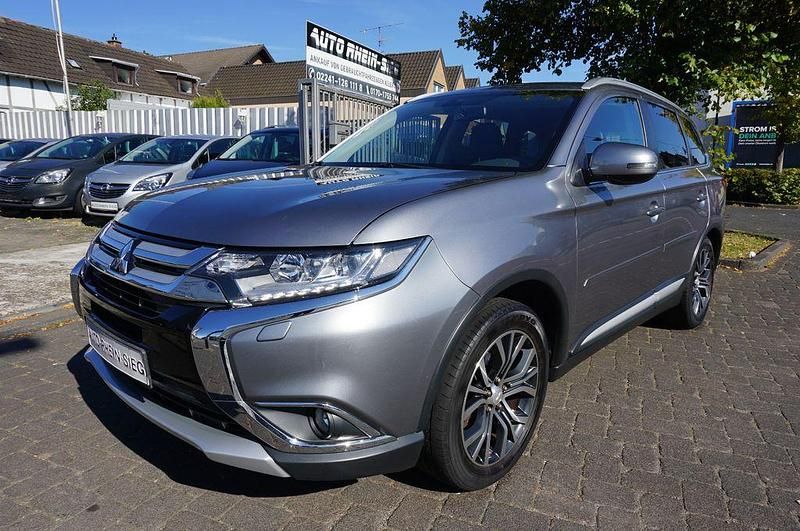 Grau Gebraucht 2016 Mitsubishi Outlander Top SUV | 12.900 € (Superpreis) - Bild 1/4