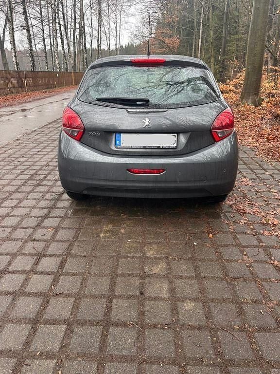 Gebraucht Peugeot 208 Allure 110 PS (80 kW) 2015 Grau Kleinwagen