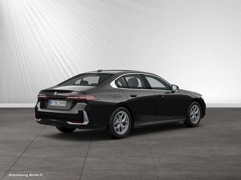 Gebraucht BMW 520 208 PS (152 kW) 2025 Saphirschwarz metallic Limousine