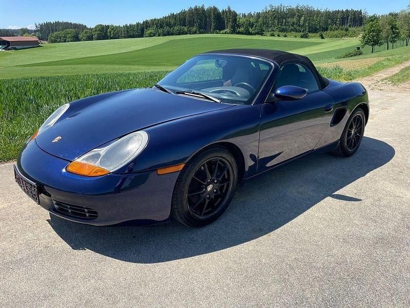 Second-hand Porsche Boxster 220 CP (161 kW) 2001 Albastru Cabrio