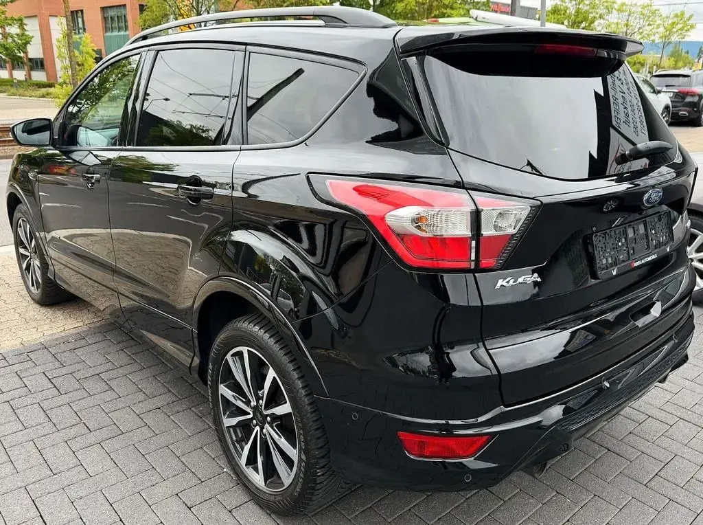 Gebraucht Ford Kuga ST-Line 175 PS (128 kW) 2018 Schwarz SUV