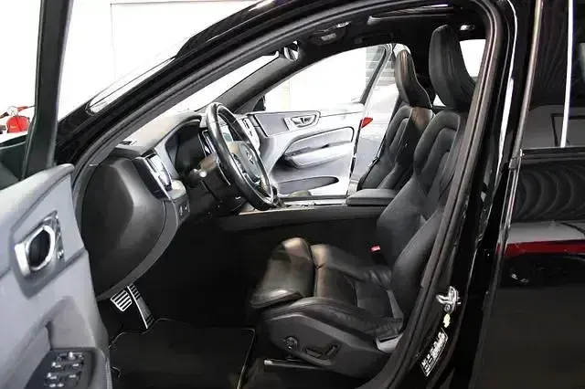 Gebraucht Volvo XC60 R-Design 190 PS (139 kW) 2020 Schwarz SUV